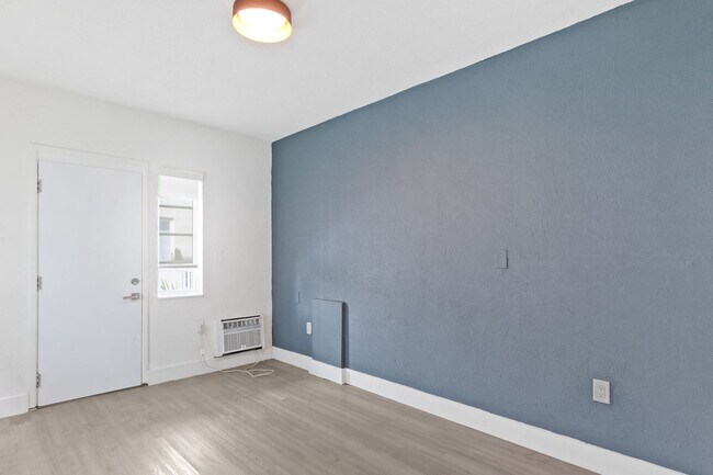 Building Photo - Resort-Style 1-Bedroom Apartment in Prime ...