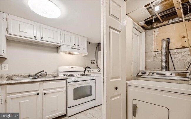 Building Photo - 2129 Parksley Ave