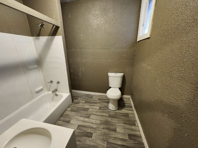 Building Photo - 2033 W 98th St
