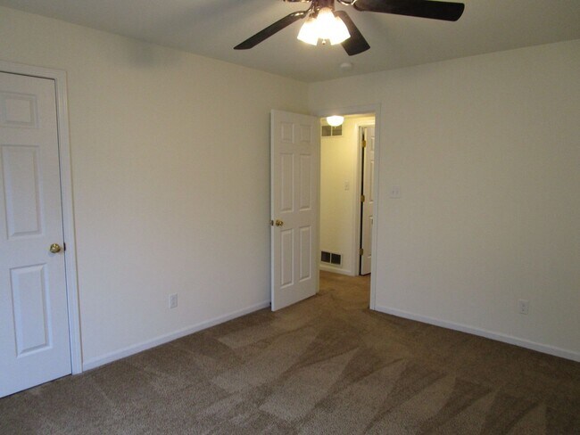 Building Photo - 3538-3540-3540 Prescott Dr