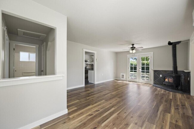 Building Photo - 1204 N Sheppard St