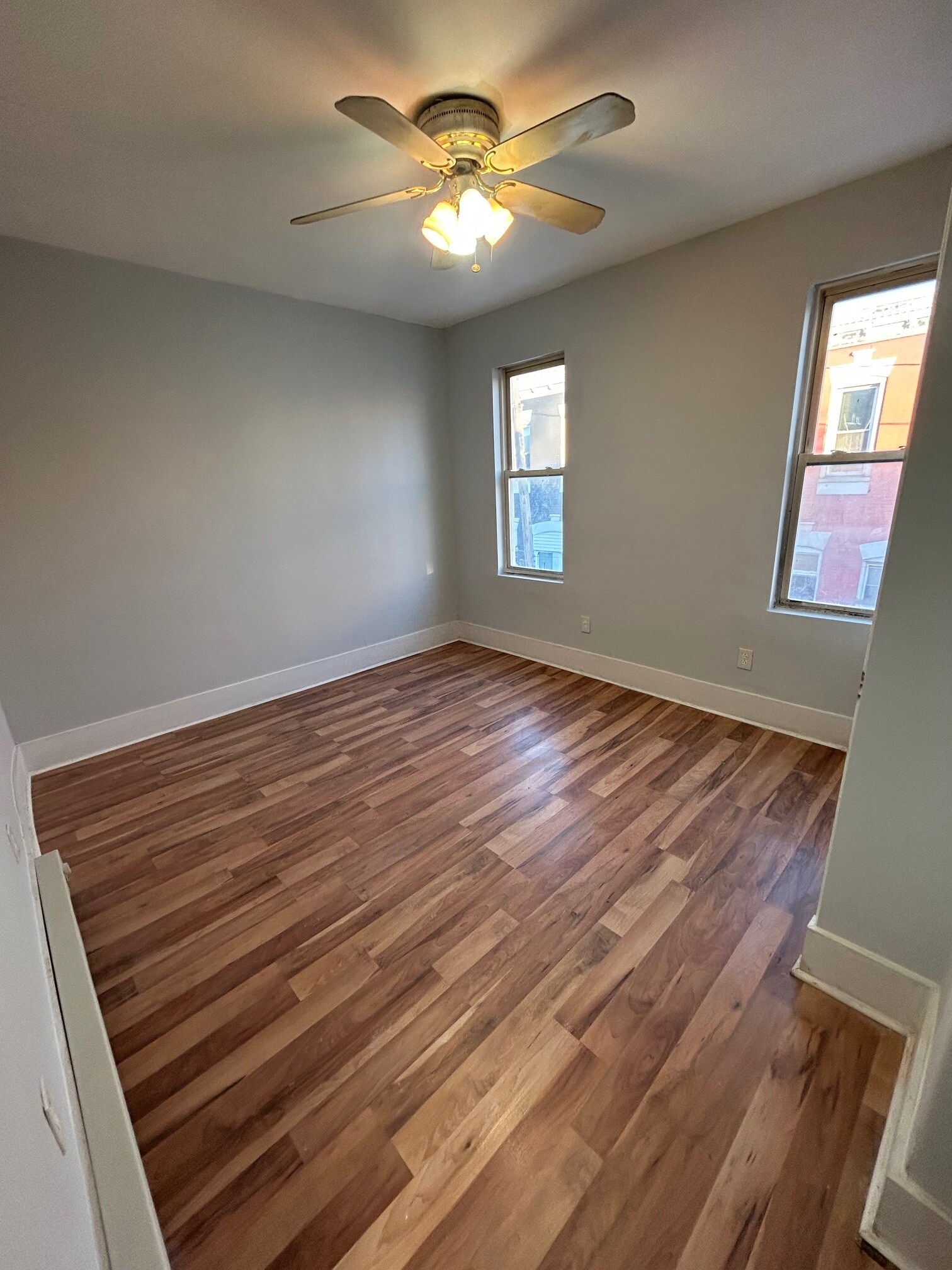 Building Photo - 2728 W Oakdale St