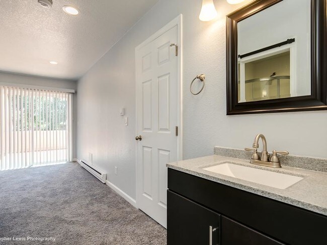 Building Photo - 1140 Poplar Ave