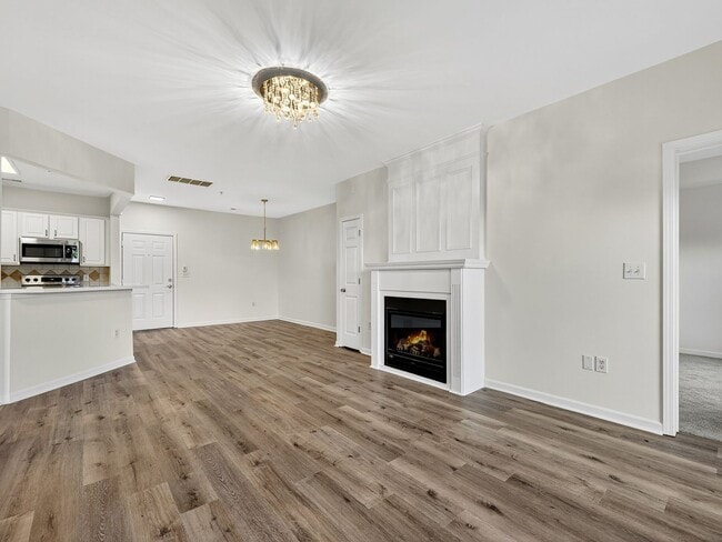 Building Photo - Beautiful 2 BR 2 BA condo in the heart of ...