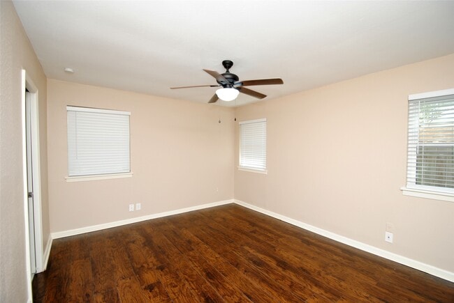 Building Photo - 10034 Cedardale Dr