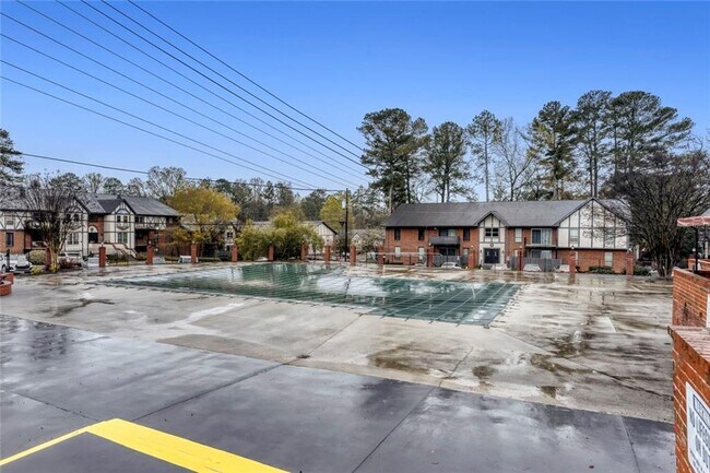 Building Photo - 6851 Roswell Rd