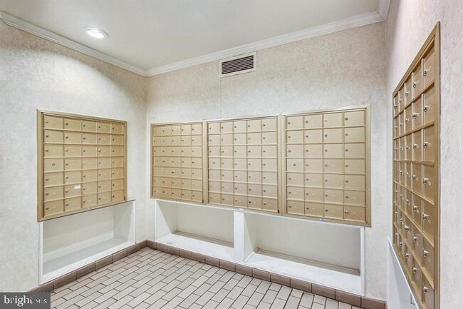 Building Photo - 5340 Holmes Run Pkwy