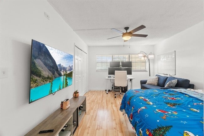 Building Photo - 3080 N Course Dr