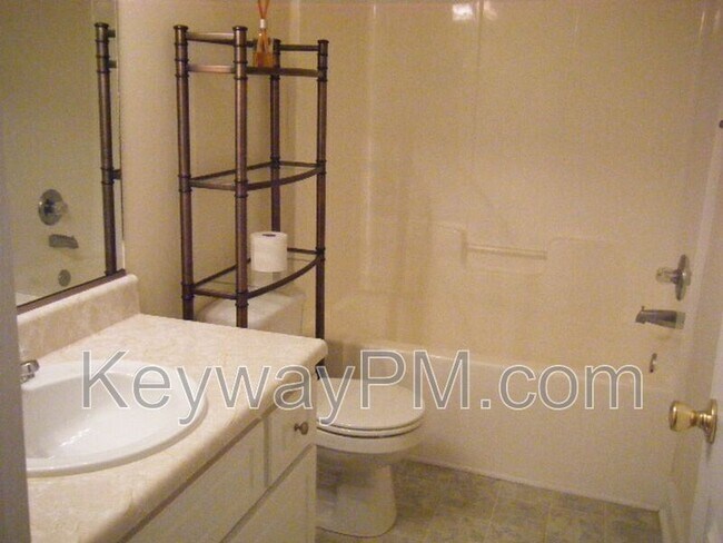 Building Photo - 2054 Reserve Ln