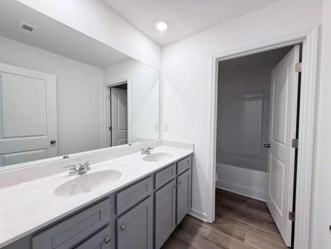 Building Photo - 173 Elijah St