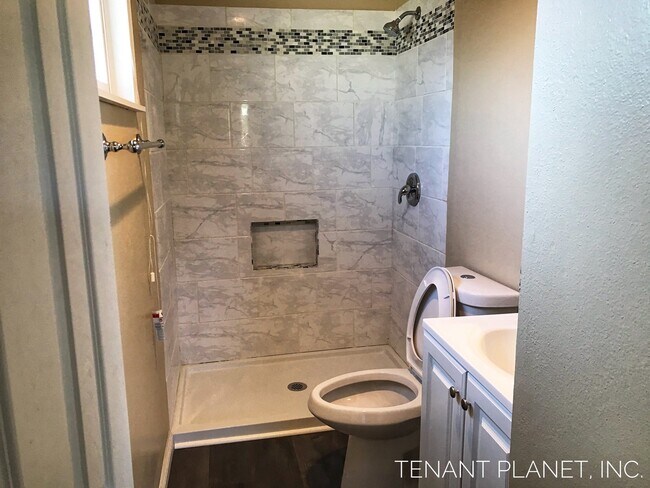 Building Photo - Single family home for rent 4bed/2bath!
