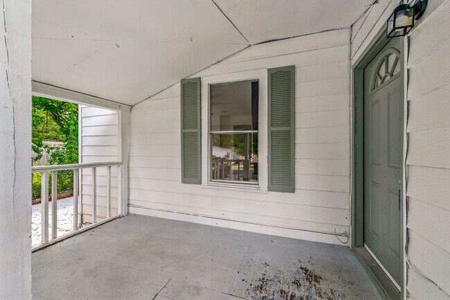 Building Photo - Remodeled 3 Bed/2 Bath Home with Bonus Upper Room Near Booming 9 Mile Rd Hub