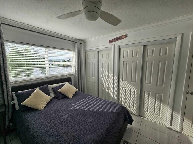 Building Photo - 505 N Riverside Dr