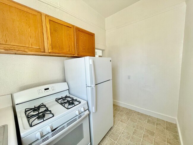 Building Photo - Charming Hayes Valley Studio! Location! La...