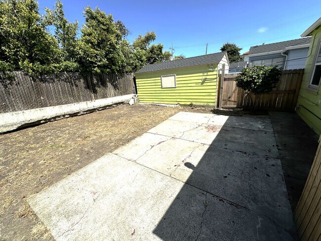 Building Photo - 2 BED/1 BATH/Home For RENT! Cozy, and Char...