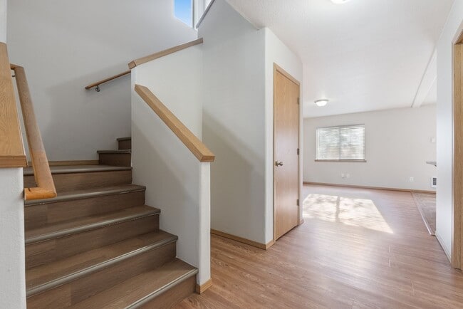 Building Photo - Beautiful 4bed/2.5bath