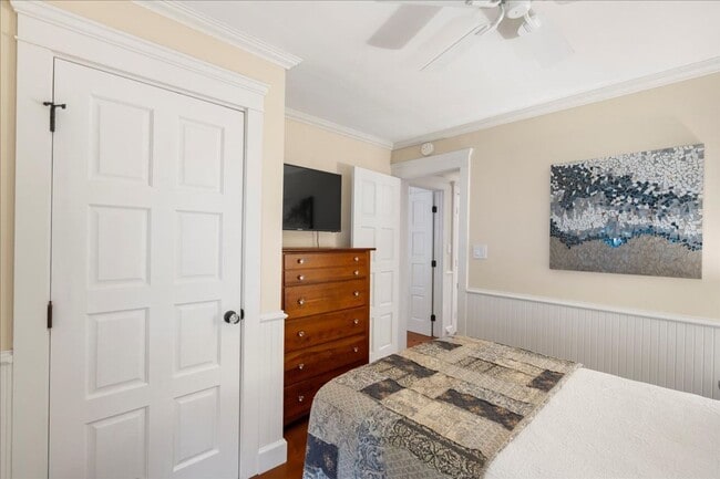 Building Photo - 2 Bedroom, 1 Bath furnished Cottage