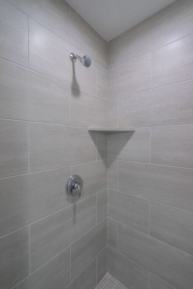 Building Photo - Well Maintained, 3 Bedroom and 2.5 Bathroom Townhome in Desert Color! Internet Included!