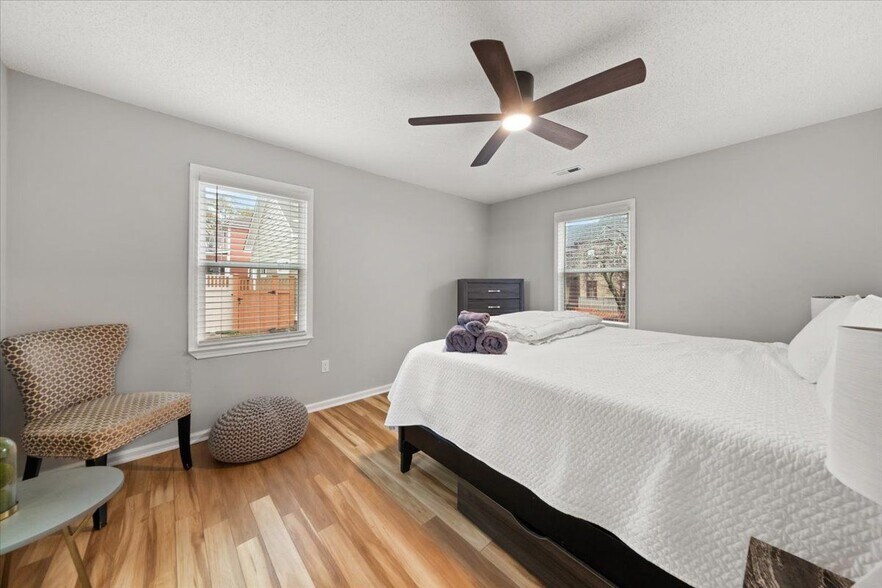 Building Photo - 65 Howell St SE