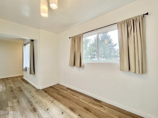 Building Photo - 4635 N 11th Pl