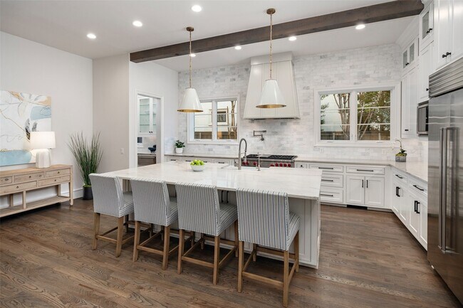 Building Photo - 3537 Villanova St