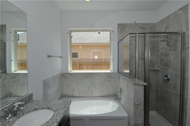 Building Photo - Great location in a quiet neighborhood! Pet Friendly!