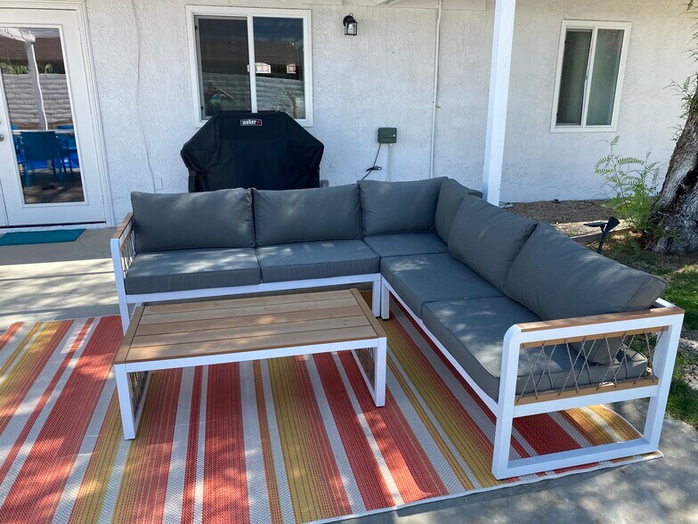 Building Photo - 2872 E Ventura Rd