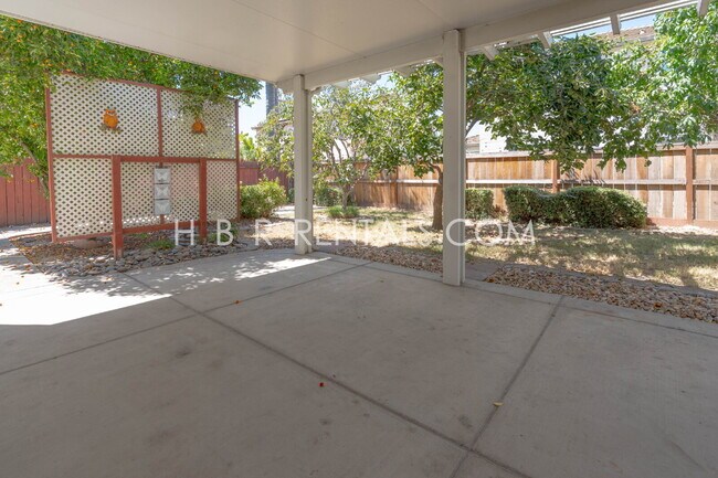 Building Photo - 4-Bedroom, 3-Bath Home in Desirable Manteca – Spacious Living