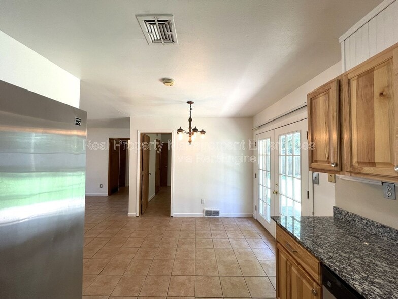 Building Photo - 1817 Hardy Dr