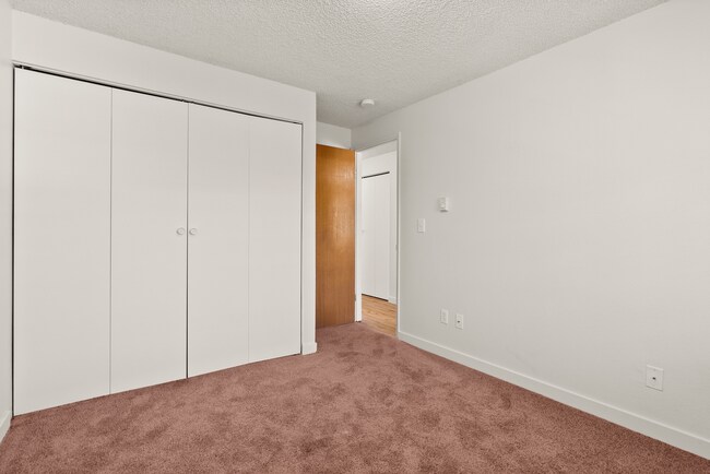 Bedroom - Orchard Ridge Apartments