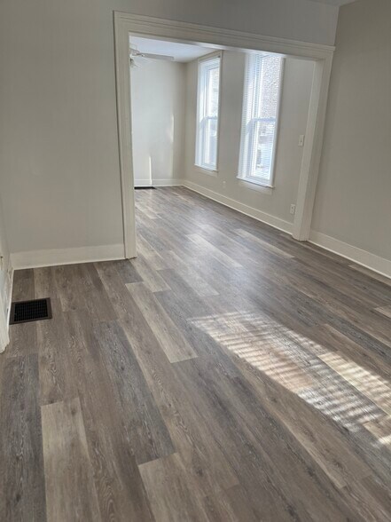 Building Photo - 813 W Saint James St