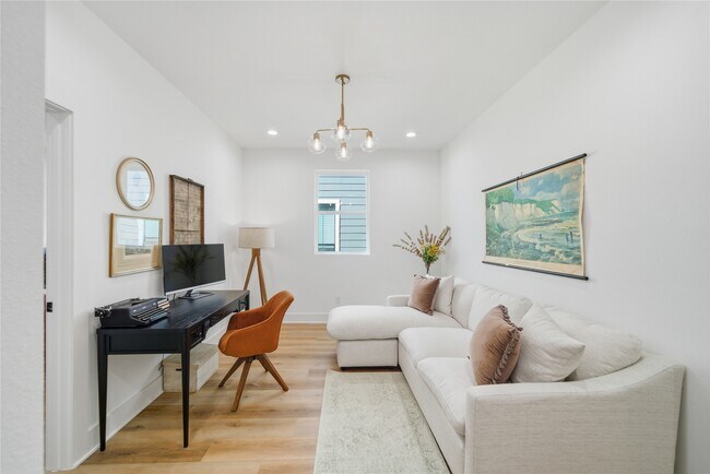 Building Photo - 1307 E 27th St