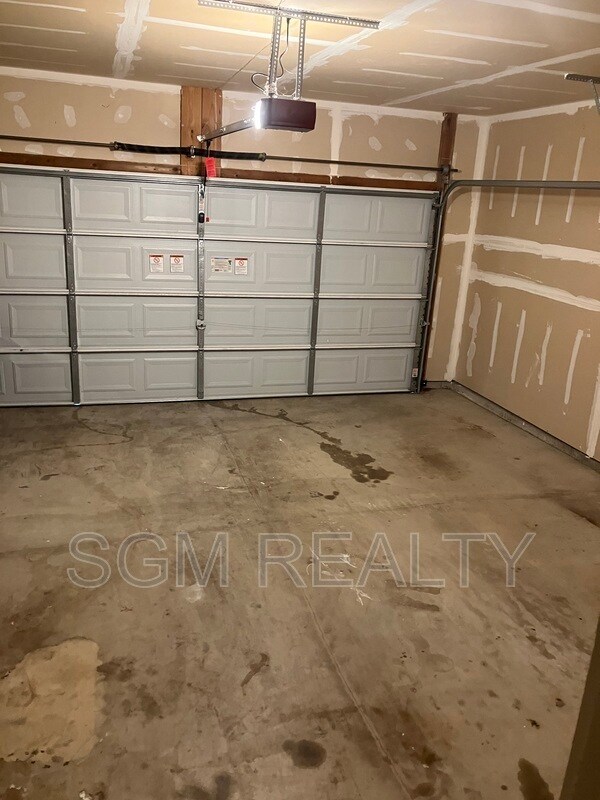 Building Photo - 1711 Ambrose Terrace Dr