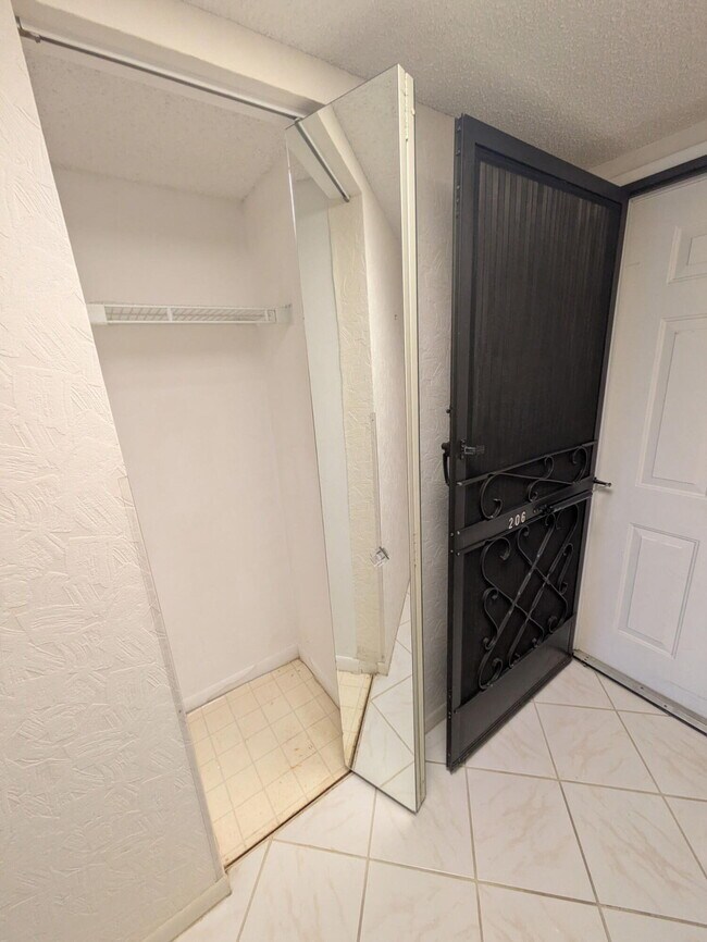 Building Photo - 4725 Lucerne Lakes Blvd E