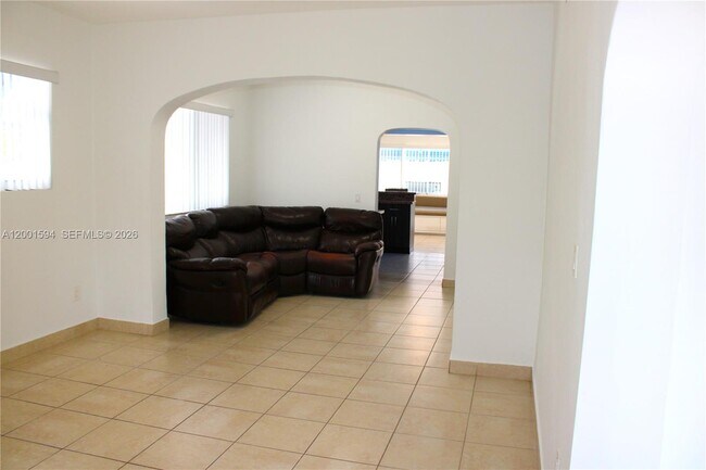 Building Photo - 2253 SW 10th St