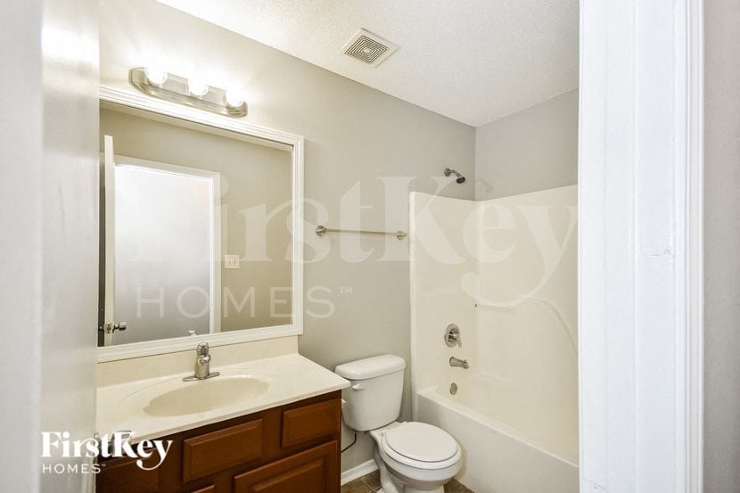 Building Photo - 4820 Royal Run Dr