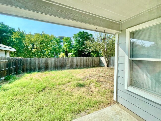 Building Photo - Home Near Southeast Downtown Austin and Ai...