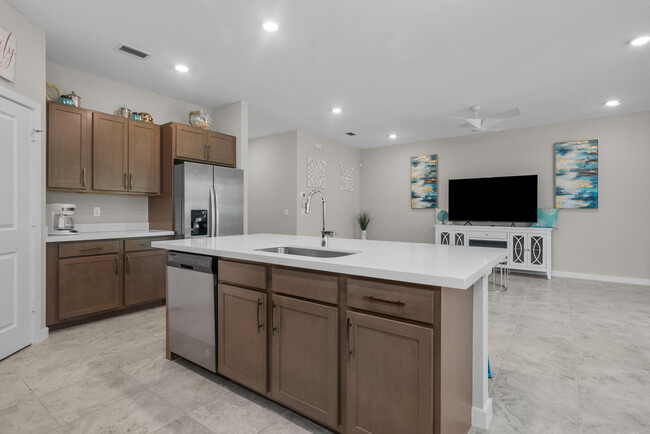 Building Photo - 4491 NW Oakleaf Ct