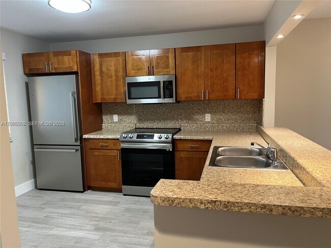 Building Photo - 436 Lakeview Dr
