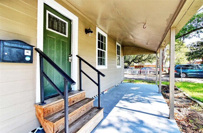 Building Photo - 504 Green St