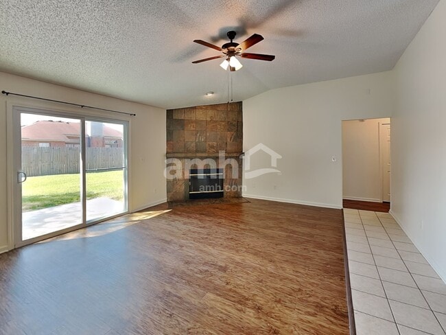 Building Photo - 3741 Woodbriar Dr