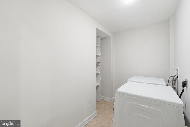 Building Photo - 5205 Brookeway Dr