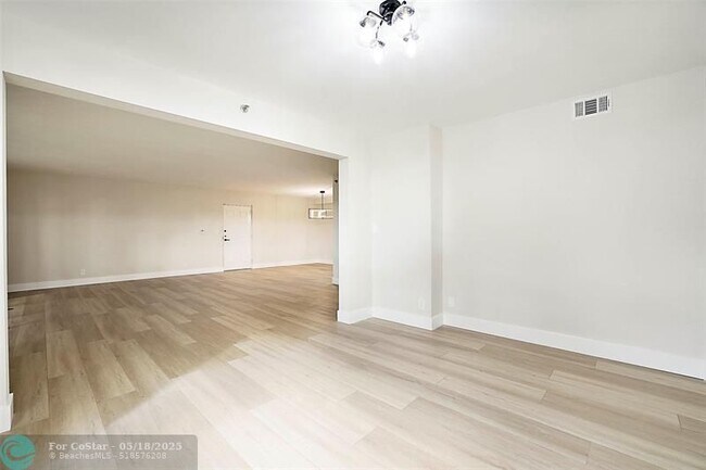 Building Photo - 7186 Promenade Dr