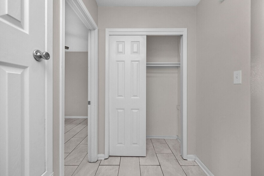 Building Photo - 131 Bayou View Dr