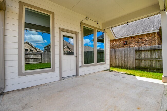 Building Photo - 15330 Ashbrook Dove Ln
