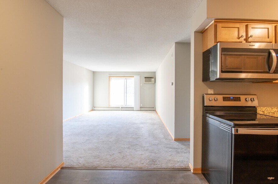 Building Photo - 7412 W 22nd St