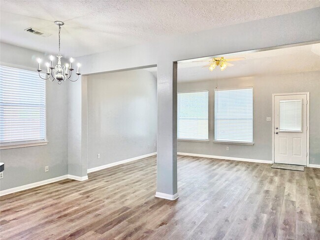 Building Photo - 909 Christopher Ln