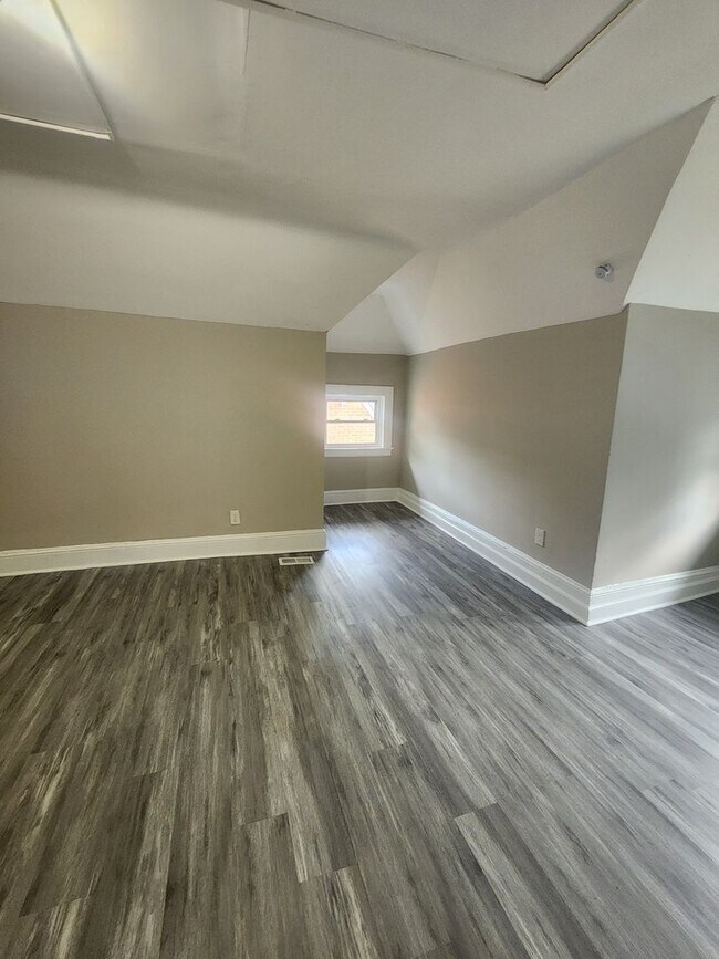 Building Photo - Spacious 7 Bedroom in West Baltimore