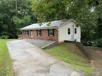 Building Photo - 3 Bedroom 2 Bathroom Ranch style home with full finished basement. Lawncare included, Pets allowe...