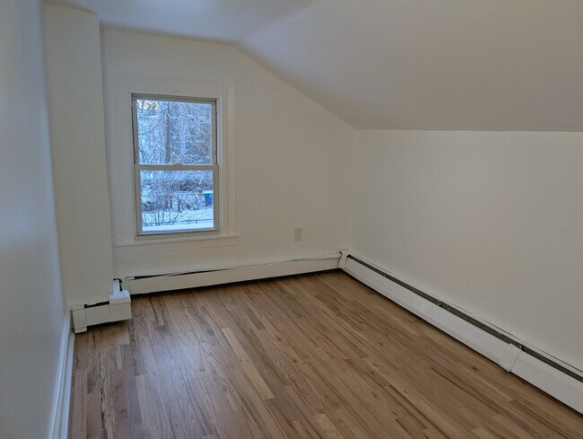 Building Photo - 64 Liberty St